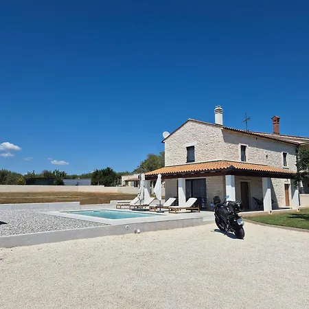 Stone With Private Pool Pula