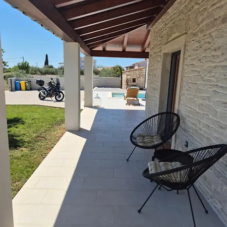 Villa Stone With Private Pool Pula